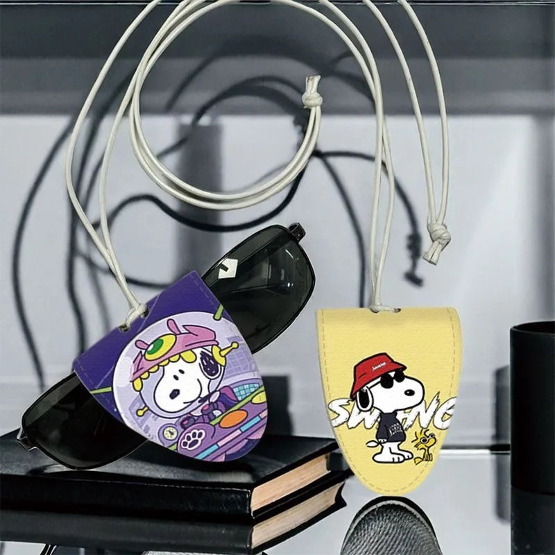 Snoopy Cartoon Portable Eyewear Holder