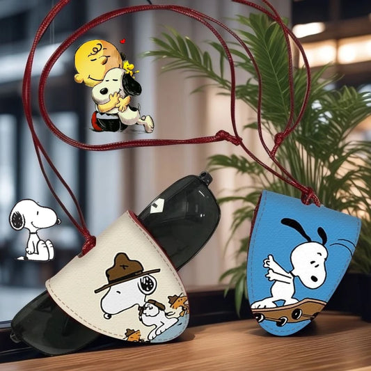 Snoopy Cartoon Portable Eyewear Holder